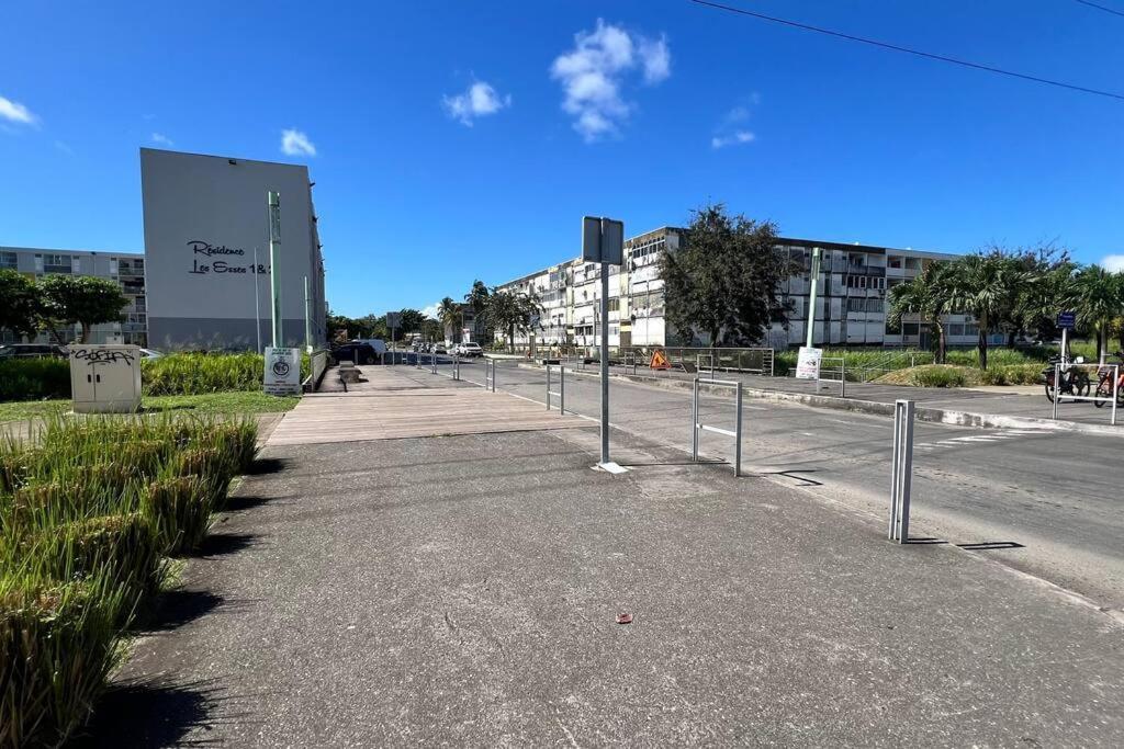 Appartement Proche Aeroport Au Rez-De-Chaussee レザビーム エクステリア 写真